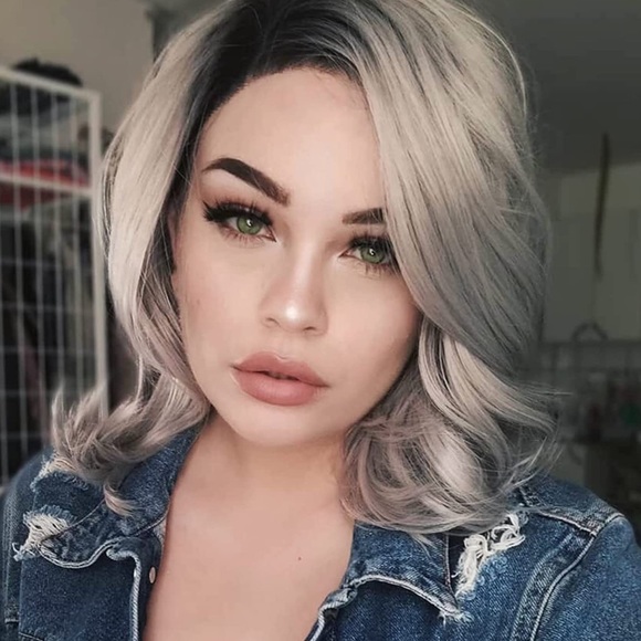 - 🦄 12” GREY OMBRE  SHORT BODY WAVY BOB LACE FRONT WIG
ARRIVES NEW
💖 - Picture 1 of 2